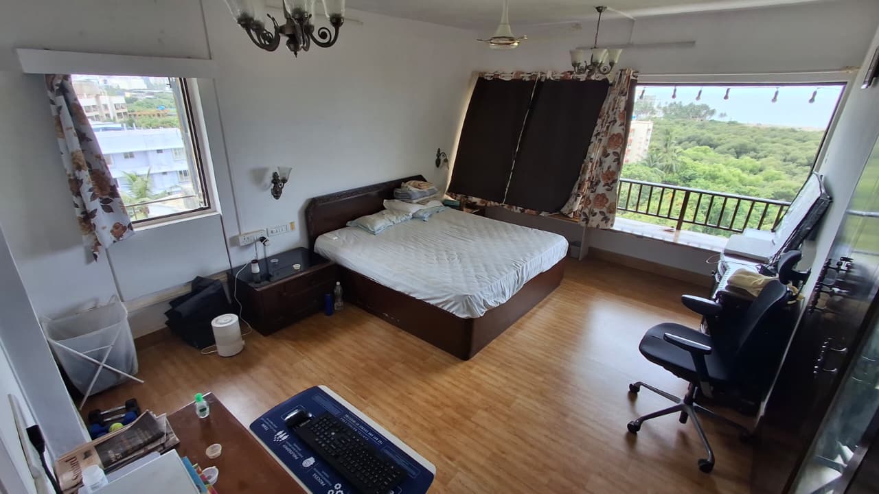 Bedroom with outlook towards greenery and the sea